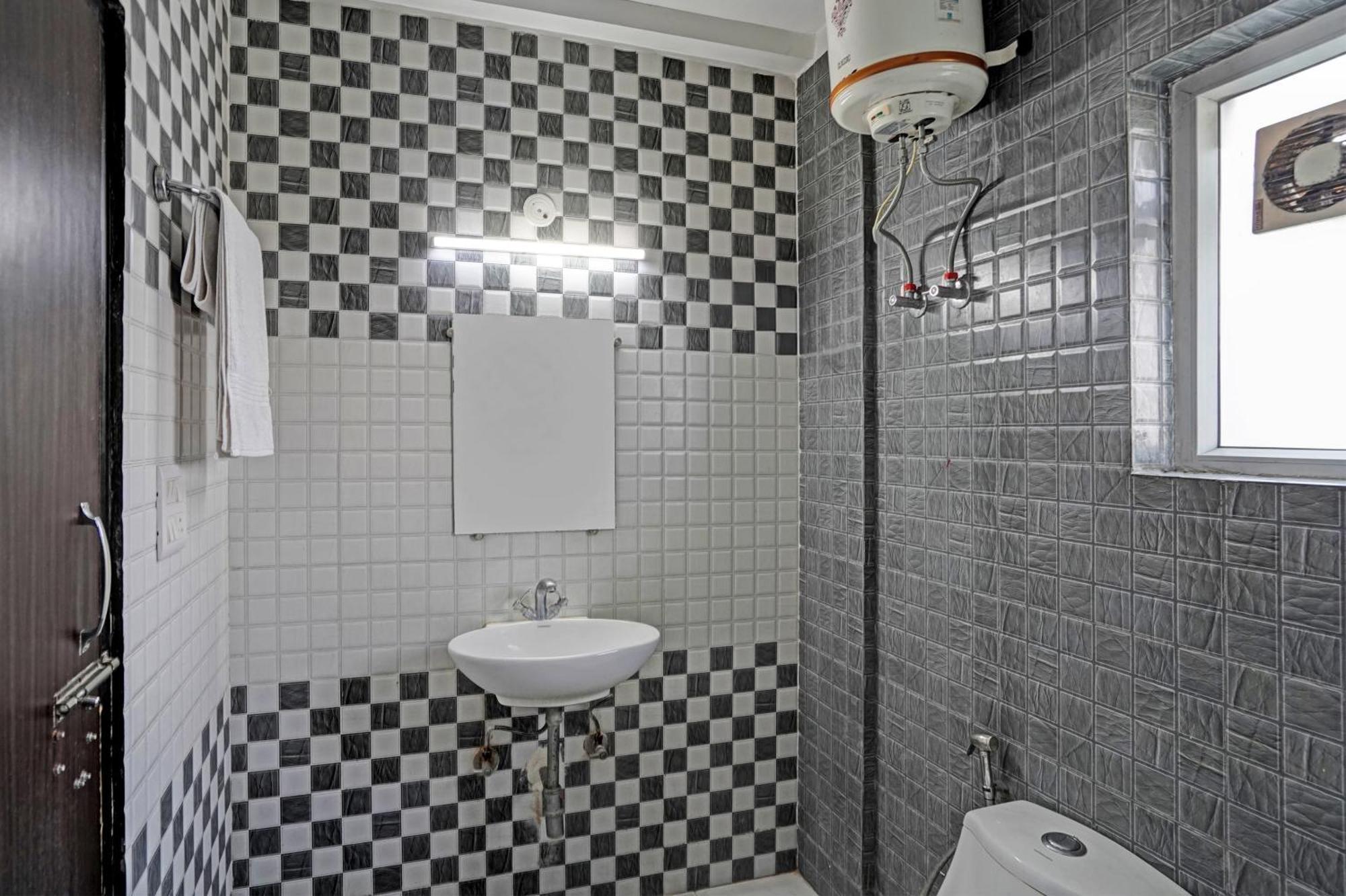 Hotel O Babil Palace Near Omaxe Celebration Mall Gurgaon Extérieur photo